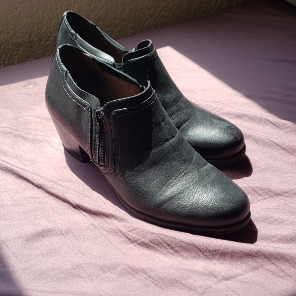Natural Soul Black Ankle Boots (Booties) with Heel